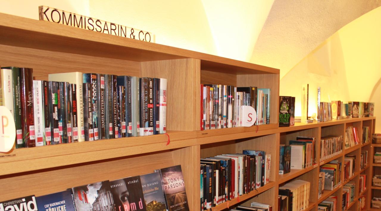 Bücherregal Erdgeschoß