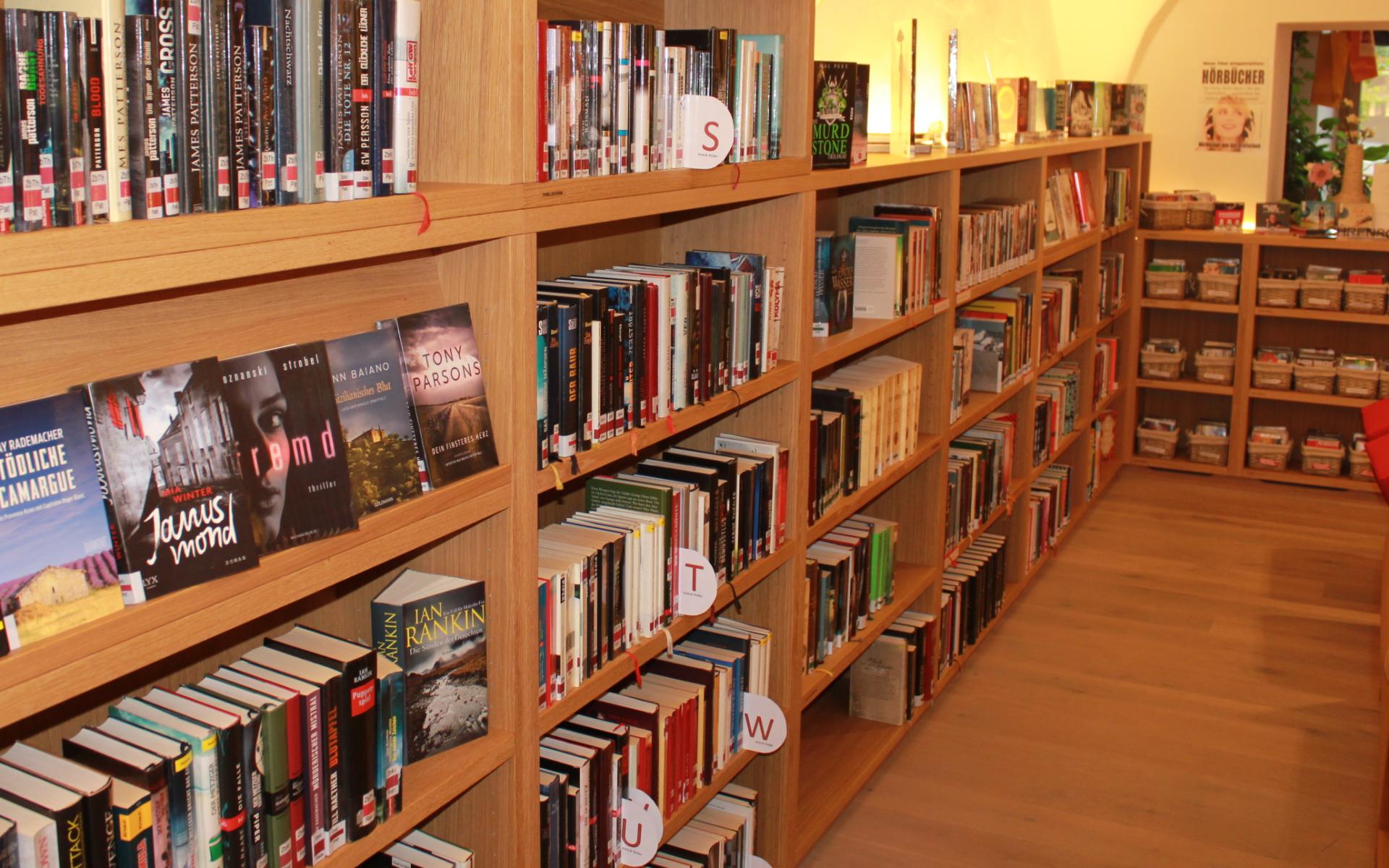 Bücherregal Erdgeschoß